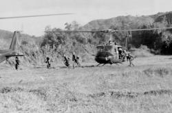 Ia_Drang_Infantry_disembarking_from_Helicopte.jpg